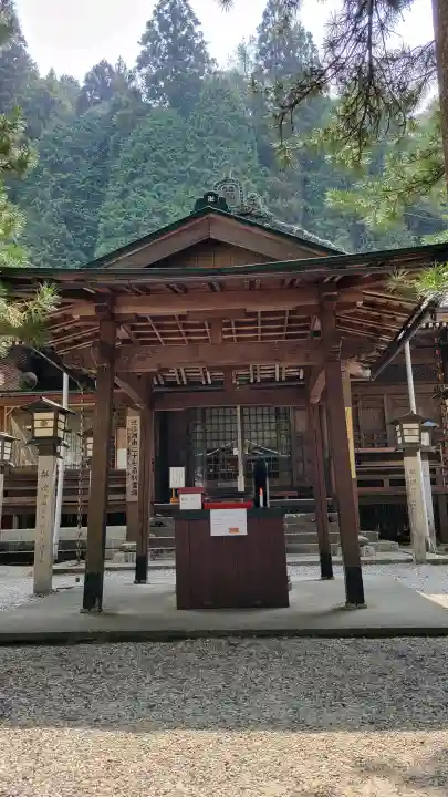 玉桂寺の{uncategorized: "未分類", other: "その他", undefined: "問題あり", building: "その他建物", grave: "お墓", sacred_gate: "鳥居", guardian: "狛犬", statue: "像", buddha: "仏像", history: "歴史", nature: "自然", garden: "庭園", animal: "動物", pagoda: "塔", temizu: "手水舎", mountain_gate: "山門・神門", sanctuary: "本殿・本堂", subordinate: "末社・摂社", art: "芸術", scenery: "景色", jizo: "地蔵", ema: "絵馬", goshuin: "御朱印", omikuji: "おみくじ", items: "授与品その他", amulet: "お守り", goshuincho: "御朱印帳", eats: "食事", festival: "お祭り", votive_dance: "神楽", shichigosan: "七五三参", wedding: "結婚式", experience: "体験その他", initially: "初詣", around: "周辺", anti_infection: "感染症対策"}