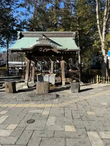 諏訪大社下社秋宮の{uncategorized: "未分類", other: "その他", undefined: "問題あり", building: "その他建物", grave: "お墓", sacred_gate: "鳥居", guardian: "狛犬", statue: "像", buddha: "仏像", history: "歴史", nature: "自然", garden: "庭園", animal: "動物", pagoda: "塔", temizu: "手水舎", mountain_gate: "山門・神門", sanctuary: "本殿・本堂", subordinate: "末社・摂社", art: "芸術", scenery: "景色", jizo: "地蔵", ema: "絵馬", goshuin: "御朱印", omikuji: "おみくじ", items: "授与品その他", amulet: "お守り", goshuincho: "御朱印帳", eats: "食事", festival: "お祭り", votive_dance: "神楽", shichigosan: "七五三参", wedding: "結婚式", experience: "体験その他", initially: "初詣", around: "周辺", anti_infection: "感染症対策"}