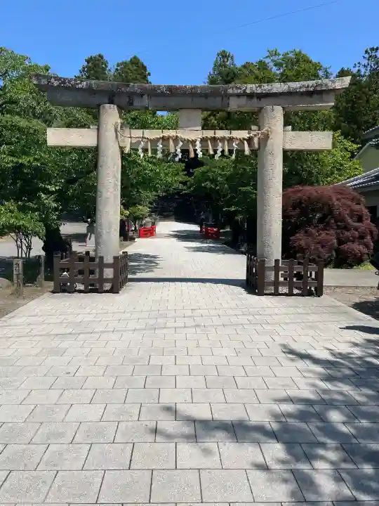 仙台東照宮の{uncategorized: "未分類", other: "その他", undefined: "問題あり", building: "その他建物", grave: "お墓", sacred_gate: "鳥居", guardian: "狛犬", statue: "像", buddha: "仏像", history: "歴史", nature: "自然", garden: "庭園", animal: "動物", pagoda: "塔", temizu: "手水舎", mountain_gate: "山門・神門", sanctuary: "本殿・本堂", subordinate: "末社・摂社", art: "芸術", scenery: "景色", jizo: "地蔵", ema: "絵馬", goshuin: "御朱印", omikuji: "おみくじ", items: "授与品その他", amulet: "お守り", goshuincho: "御朱印帳", eats: "食事", festival: "お祭り", votive_dance: "神楽", shichigosan: "七五三参", wedding: "結婚式", experience: "体験その他", initially: "初詣", around: "周辺", anti_infection: "感染症対策"}