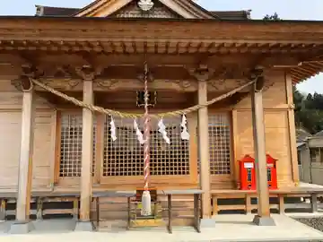 白根三吉神社の本殿・本堂