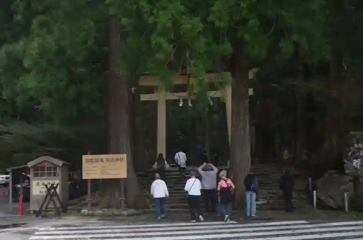 飛瀧神社(熊野那智大社別宮)の{uncategorized: "未分類", other: "その他", undefined: "問題あり", building: "その他建物", grave: "お墓", sacred_gate: "鳥居", guardian: "狛犬", statue: "像", buddha: "仏像", history: "歴史", nature: "自然", garden: "庭園", animal: "動物", pagoda: "塔", temizu: "手水舎", mountain_gate: "山門・神門", sanctuary: "本殿・本堂", subordinate: "末社・摂社", art: "芸術", scenery: "景色", jizo: "地蔵", ema: "絵馬", goshuin: "御朱印", omikuji: "おみくじ", items: "授与品その他", amulet: "お守り", goshuincho: "御朱印帳", eats: "食事", festival: "お祭り", votive_dance: "神楽", shichigosan: "七五三参", wedding: "結婚式", experience: "体験その他", initially: "初詣", around: "周辺", anti_infection: "感染症対策"}