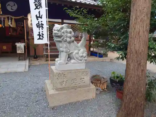 御殿山神社の狛犬