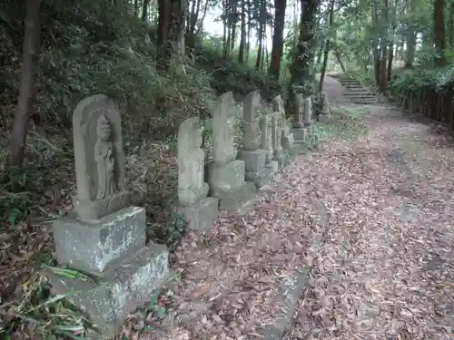 岩舟山高勝寺の仏像