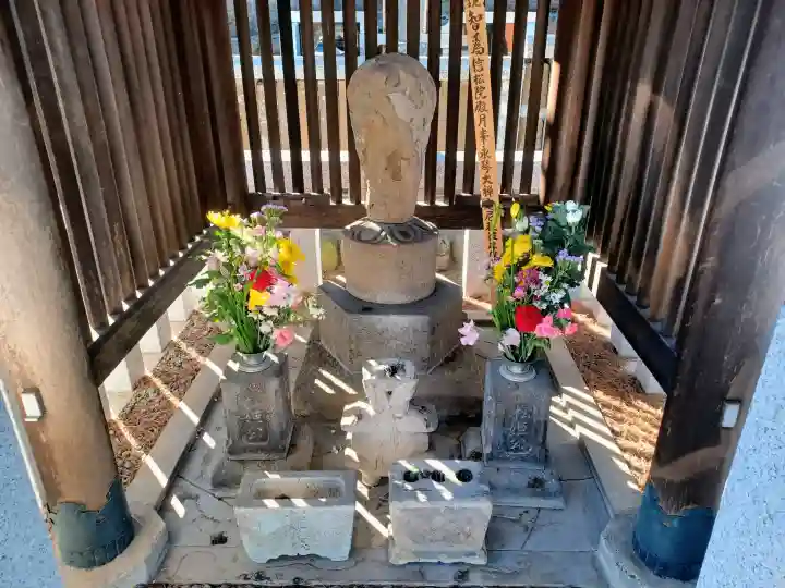 信松院の{uncategorized: "未分類", other: "その他", undefined: "問題あり", building: "その他建物", grave: "お墓", sacred_gate: "鳥居", guardian: "狛犬", statue: "像", buddha: "仏像", history: "歴史", nature: "自然", garden: "庭園", animal: "動物", pagoda: "塔", temizu: "手水舎", mountain_gate: "山門・神門", sanctuary: "本殿・本堂", subordinate: "末社・摂社", art: "芸術", scenery: "景色", jizo: "地蔵", ema: "絵馬", goshuin: "御朱印", omikuji: "おみくじ", items: "授与品その他", amulet: "お守り", goshuincho: "御朱印帳", eats: "食事", festival: "お祭り", votive_dance: "神楽", shichigosan: "七五三参", wedding: "結婚式", experience: "体験その他", initially: "初詣", around: "周辺", anti_infection: "感染症対策"}