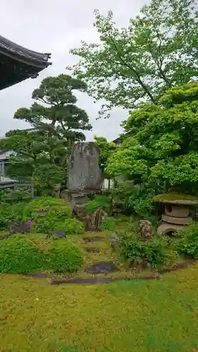 光行寺の庭園