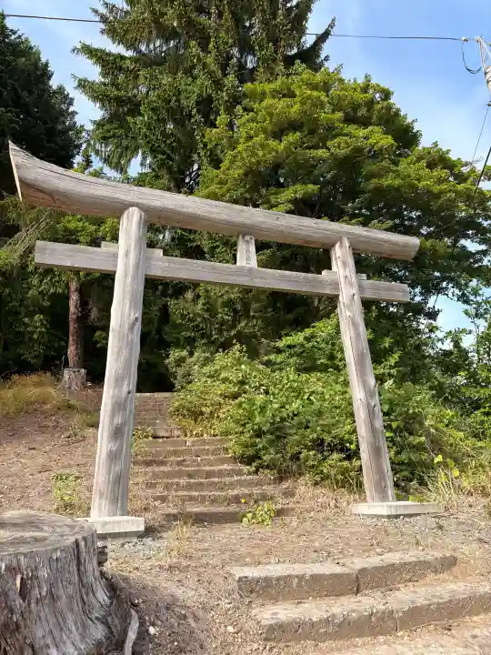 塩湯彦鶴ヶ池神社の{uncategorized: "未分類", other: "その他", undefined: "問題あり", building: "その他建物", grave: "お墓", sacred_gate: "鳥居", guardian: "狛犬", statue: "像", buddha: "仏像", history: "歴史", nature: "自然", garden: "庭園", animal: "動物", pagoda: "塔", temizu: "手水舎", mountain_gate: "山門・神門", sanctuary: "本殿・本堂", subordinate: "末社・摂社", art: "芸術", scenery: "景色", jizo: "地蔵", ema: "絵馬", goshuin: "御朱印", omikuji: "おみくじ", items: "授与品その他", amulet: "お守り", goshuincho: "御朱印帳", eats: "食事", festival: "お祭り", votive_dance: "神楽", shichigosan: "七五三参", wedding: "結婚式", experience: "体験その他", initially: "初詣", around: "周辺", anti_infection: "感染症対策"}