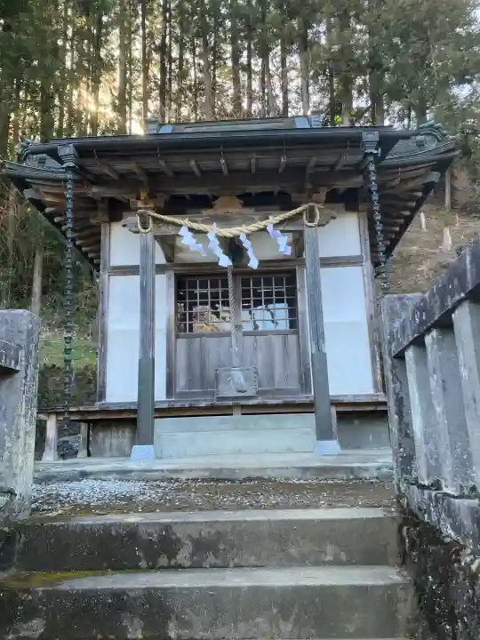 御嶽山神社の{uncategorized: "未分類", other: "その他", undefined: "問題あり", building: "その他建物", grave: "お墓", sacred_gate: "鳥居", guardian: "狛犬", statue: "像", buddha: "仏像", history: "歴史", nature: "自然", garden: "庭園", animal: "動物", pagoda: "塔", temizu: "手水舎", mountain_gate: "山門・神門", sanctuary: "本殿・本堂", subordinate: "末社・摂社", art: "芸術", scenery: "景色", jizo: "地蔵", ema: "絵馬", goshuin: "御朱印", omikuji: "おみくじ", items: "授与品その他", amulet: "お守り", goshuincho: "御朱印帳", eats: "食事", festival: "お祭り", votive_dance: "神楽", shichigosan: "七五三参", wedding: "結婚式", experience: "体験その他", initially: "初詣", around: "周辺", anti_infection: "感染症対策"}