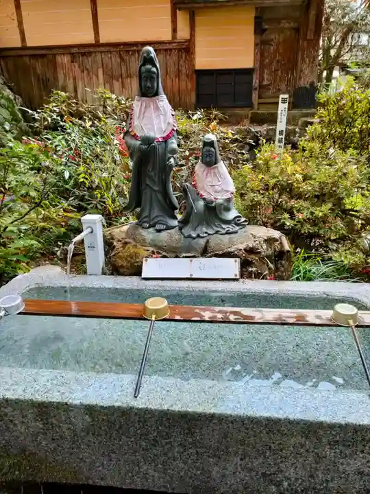 横蔵寺の手水舎