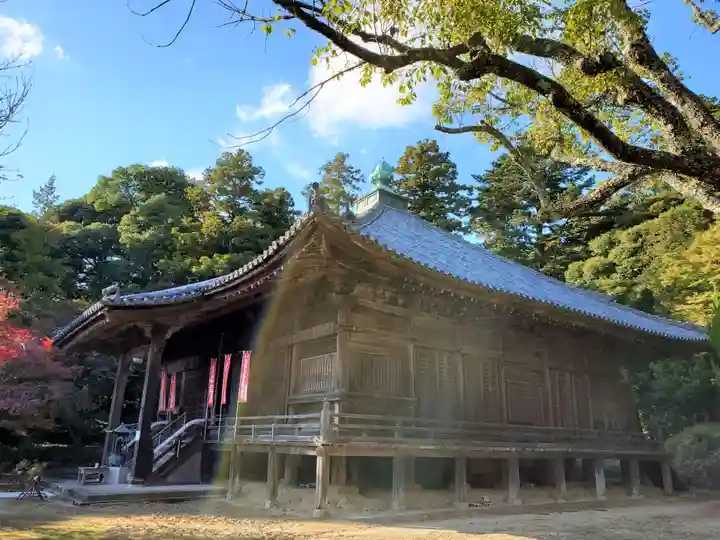 石峯寺の本殿・本堂