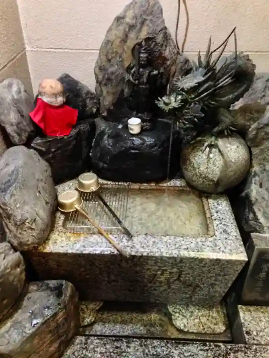 三瀧山不動院の手水舎