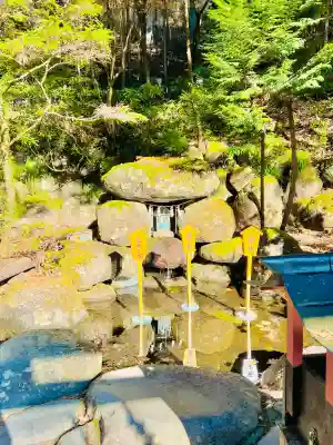 瀧尾神社（日光二荒山神社別宮）の{uncategorized: "未分類", other: "その他", undefined: "問題あり", building: "その他建物", grave: "お墓", sacred_gate: "鳥居", guardian: "狛犬", statue: "像", buddha: "仏像", history: "歴史", nature: "自然", garden: "庭園", animal: "動物", pagoda: "塔", temizu: "手水舎", mountain_gate: "山門・神門", sanctuary: "本殿・本堂", subordinate: "末社・摂社", art: "芸術", scenery: "景色", jizo: "地蔵", ema: "絵馬", goshuin: "御朱印", omikuji: "おみくじ", items: "授与品その他", amulet: "お守り", goshuincho: "御朱印帳", eats: "食事", festival: "お祭り", votive_dance: "神楽", shichigosan: "七五三参", wedding: "結婚式", experience: "体験その他", initially: "初詣", around: "周辺", anti_infection: "感染症対策"}