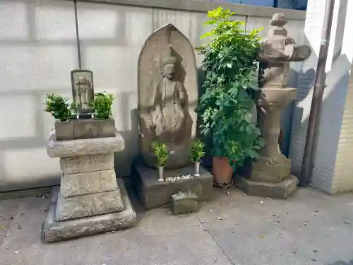 盛泰寺の{uncategorized: "未分類", other: "その他", undefined: "問題あり", building: "その他建物", grave: "お墓", sacred_gate: "鳥居", guardian: "狛犬", statue: "像", buddha: "仏像", history: "歴史", nature: "自然", garden: "庭園", animal: "動物", pagoda: "塔", temizu: "手水舎", mountain_gate: "山門・神門", sanctuary: "本殿・本堂", subordinate: "末社・摂社", art: "芸術", scenery: "景色", jizo: "地蔵", ema: "絵馬", goshuin: "御朱印", omikuji: "おみくじ", items: "授与品その他", amulet: "お守り", goshuincho: "御朱印帳", eats: "食事", festival: "お祭り", votive_dance: "神楽", shichigosan: "七五三参", wedding: "結婚式", experience: "体験その他", initially: "初詣", around: "周辺", anti_infection: "感染症対策"}