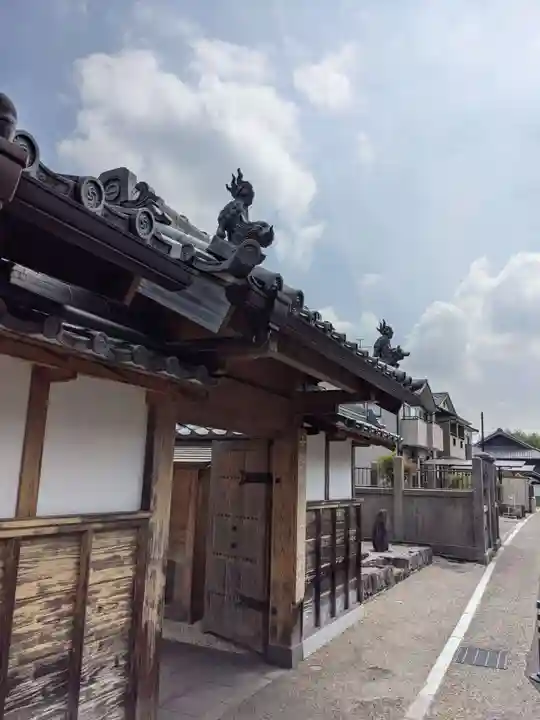 二ノ宮神社の山門・神門