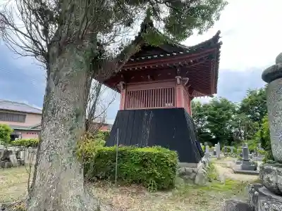 西蓮寺の{uncategorized: "未分類", other: "その他", undefined: "問題あり", building: "その他建物", grave: "お墓", sacred_gate: "鳥居", guardian: "狛犬", statue: "像", buddha: "仏像", history: "歴史", nature: "自然", garden: "庭園", animal: "動物", pagoda: "塔", temizu: "手水舎", mountain_gate: "山門・神門", sanctuary: "本殿・本堂", subordinate: "末社・摂社", art: "芸術", scenery: "景色", jizo: "地蔵", ema: "絵馬", goshuin: "御朱印", omikuji: "おみくじ", items: "授与品その他", amulet: "お守り", goshuincho: "御朱印帳", eats: "食事", festival: "お祭り", votive_dance: "神楽", shichigosan: "七五三参", wedding: "結婚式", experience: "体験その他", initially: "初詣", around: "周辺", anti_infection: "感染症対策"}