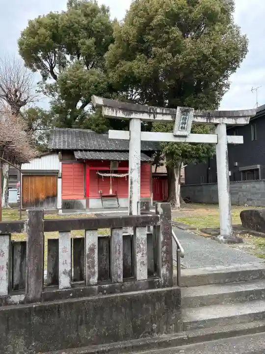 鷹乃森二加番稲荷神社の{uncategorized: "未分類", other: "その他", undefined: "問題あり", building: "その他建物", grave: "お墓", sacred_gate: "鳥居", guardian: "狛犬", statue: "像", buddha: "仏像", history: "歴史", nature: "自然", garden: "庭園", animal: "動物", pagoda: "塔", temizu: "手水舎", mountain_gate: "山門・神門", sanctuary: "本殿・本堂", subordinate: "末社・摂社", art: "芸術", scenery: "景色", jizo: "地蔵", ema: "絵馬", goshuin: "御朱印", omikuji: "おみくじ", items: "授与品その他", amulet: "お守り", goshuincho: "御朱印帳", eats: "食事", festival: "お祭り", votive_dance: "神楽", shichigosan: "七五三参", wedding: "結婚式", experience: "体験その他", initially: "初詣", around: "周辺", anti_infection: "感染症対策"}