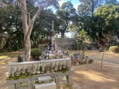 花山院菩提寺の{uncategorized: "未分類", other: "その他", undefined: "問題あり", building: "その他建物", grave: "お墓", sacred_gate: "鳥居", guardian: "狛犬", statue: "像", buddha: "仏像", history: "歴史", nature: "自然", garden: "庭園", animal: "動物", pagoda: "塔", temizu: "手水舎", mountain_gate: "山門・神門", sanctuary: "本殿・本堂", subordinate: "末社・摂社", art: "芸術", scenery: "景色", jizo: "地蔵", ema: "絵馬", goshuin: "御朱印", omikuji: "おみくじ", items: "授与品その他", amulet: "お守り", goshuincho: "御朱印帳", eats: "食事", festival: "お祭り", votive_dance: "神楽", shichigosan: "七五三参", wedding: "結婚式", experience: "体験その他", initially: "初詣", around: "周辺", anti_infection: "感染症対策"}