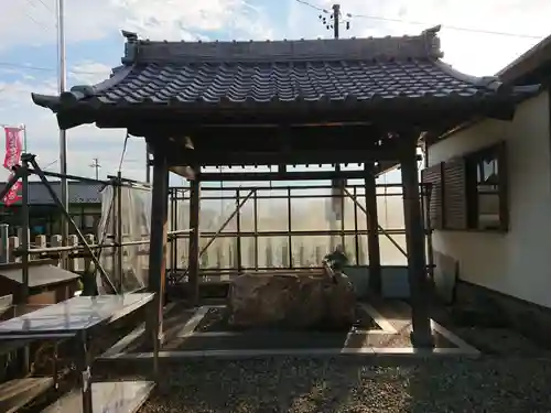 おちょぼ稲荷故里の宮の手水舎