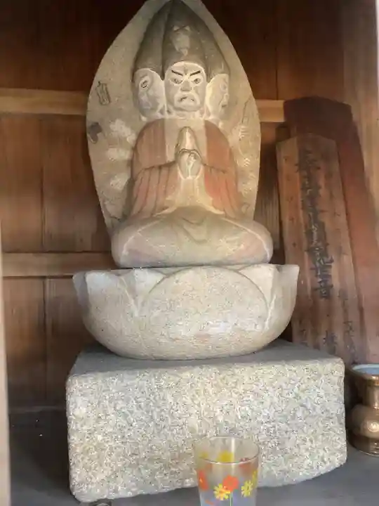 関川社(赤坂町)の仏像