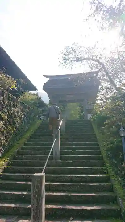 前山寺の山門・神門