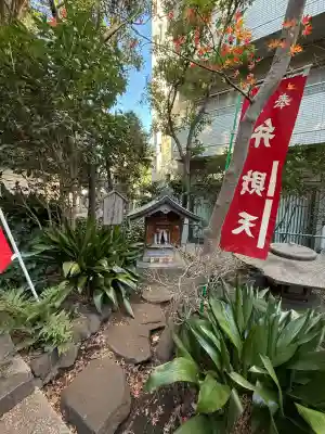 祠(極楽水)の{uncategorized: "未分類", other: "その他", undefined: "問題あり", building: "その他建物", grave: "お墓", sacred_gate: "鳥居", guardian: "狛犬", statue: "像", buddha: "仏像", history: "歴史", nature: "自然", garden: "庭園", animal: "動物", pagoda: "塔", temizu: "手水舎", mountain_gate: "山門・神門", sanctuary: "本殿・本堂", subordinate: "末社・摂社", art: "芸術", scenery: "景色", jizo: "地蔵", ema: "絵馬", goshuin: "御朱印", omikuji: "おみくじ", items: "授与品その他", amulet: "お守り", goshuincho: "御朱印帳", eats: "食事", festival: "お祭り", votive_dance: "神楽", shichigosan: "七五三参", wedding: "結婚式", experience: "体験その他", initially: "初詣", around: "周辺", anti_infection: "感染症対策"}