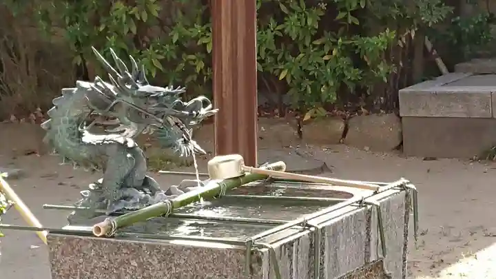 西新井氷川神社の手水舎