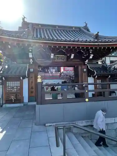 門戸厄神東光寺の山門・神門