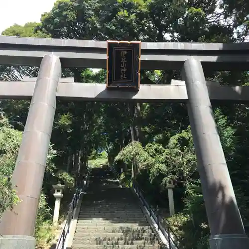 伊豆山神社の鳥居