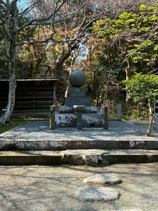 浄智寺の{uncategorized: "未分類", other: "その他", undefined: "問題あり", building: "その他建物", grave: "お墓", sacred_gate: "鳥居", guardian: "狛犬", statue: "像", buddha: "仏像", history: "歴史", nature: "自然", garden: "庭園", animal: "動物", pagoda: "塔", temizu: "手水舎", mountain_gate: "山門・神門", sanctuary: "本殿・本堂", subordinate: "末社・摂社", art: "芸術", scenery: "景色", jizo: "地蔵", ema: "絵馬", goshuin: "御朱印", omikuji: "おみくじ", items: "授与品その他", amulet: "お守り", goshuincho: "御朱印帳", eats: "食事", festival: "お祭り", votive_dance: "神楽", shichigosan: "七五三参", wedding: "結婚式", experience: "体験その他", initially: "初詣", around: "周辺", anti_infection: "感染症対策"}