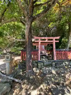 厳島神社の{uncategorized: "未分類", other: "その他", undefined: "問題あり", building: "その他建物", grave: "お墓", sacred_gate: "鳥居", guardian: "狛犬", statue: "像", buddha: "仏像", history: "歴史", nature: "自然", garden: "庭園", animal: "動物", pagoda: "塔", temizu: "手水舎", mountain_gate: "山門・神門", sanctuary: "本殿・本堂", subordinate: "末社・摂社", art: "芸術", scenery: "景色", jizo: "地蔵", ema: "絵馬", goshuin: "御朱印", omikuji: "おみくじ", items: "授与品その他", amulet: "お守り", goshuincho: "御朱印帳", eats: "食事", festival: "お祭り", votive_dance: "神楽", shichigosan: "七五三参", wedding: "結婚式", experience: "体験その他", initially: "初詣", around: "周辺", anti_infection: "感染症対策"}