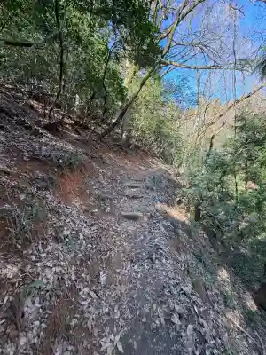 須我神社奥宮の{uncategorized: "未分類", other: "その他", undefined: "問題あり", building: "その他建物", grave: "お墓", sacred_gate: "鳥居", guardian: "狛犬", statue: "像", buddha: "仏像", history: "歴史", nature: "自然", garden: "庭園", animal: "動物", pagoda: "塔", temizu: "手水舎", mountain_gate: "山門・神門", sanctuary: "本殿・本堂", subordinate: "末社・摂社", art: "芸術", scenery: "景色", jizo: "地蔵", ema: "絵馬", goshuin: "御朱印", omikuji: "おみくじ", items: "授与品その他", amulet: "お守り", goshuincho: "御朱印帳", eats: "食事", festival: "お祭り", votive_dance: "神楽", shichigosan: "七五三参", wedding: "結婚式", experience: "体験その他", initially: "初詣", around: "周辺", anti_infection: "感染症対策"}