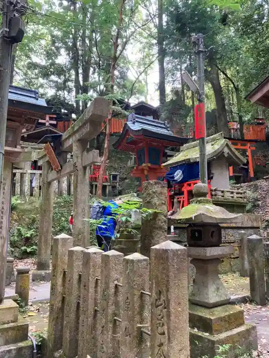 伏見稲荷大社の{uncategorized: "未分類", other: "その他", undefined: "問題あり", building: "その他建物", grave: "お墓", sacred_gate: "鳥居", guardian: "狛犬", statue: "像", buddha: "仏像", history: "歴史", nature: "自然", garden: "庭園", animal: "動物", pagoda: "塔", temizu: "手水舎", mountain_gate: "山門・神門", sanctuary: "本殿・本堂", subordinate: "末社・摂社", art: "芸術", scenery: "景色", jizo: "地蔵", ema: "絵馬", goshuin: "御朱印", omikuji: "おみくじ", items: "授与品その他", amulet: "お守り", goshuincho: "御朱印帳", eats: "食事", festival: "お祭り", votive_dance: "神楽", shichigosan: "七五三参", wedding: "結婚式", experience: "体験その他", initially: "初詣", around: "周辺", anti_infection: "感染症対策"}