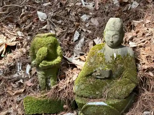 修那羅山安宮神社の{uncategorized: "未分類", other: "その他", undefined: "問題あり", building: "その他建物", grave: "お墓", sacred_gate: "鳥居", guardian: "狛犬", statue: "像", buddha: "仏像", history: "歴史", nature: "自然", garden: "庭園", animal: "動物", pagoda: "塔", temizu: "手水舎", mountain_gate: "山門・神門", sanctuary: "本殿・本堂", subordinate: "末社・摂社", art: "芸術", scenery: "景色", jizo: "地蔵", ema: "絵馬", goshuin: "御朱印", omikuji: "おみくじ", items: "授与品その他", amulet: "お守り", goshuincho: "御朱印帳", eats: "食事", festival: "お祭り", votive_dance: "神楽", shichigosan: "七五三参", wedding: "結婚式", experience: "体験その他", initially: "初詣", around: "周辺", anti_infection: "感染症対策"}