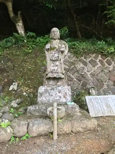 東源寺の像