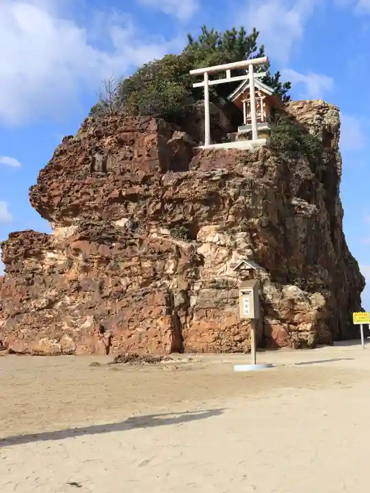 稲佐の浜 弁天島(島根県)