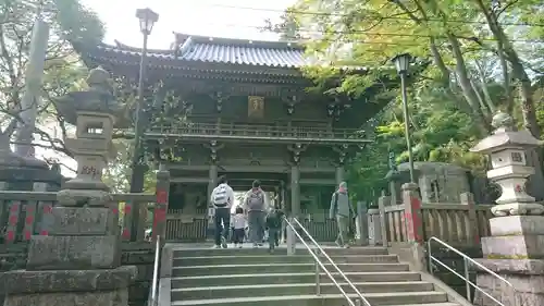 高尾山薬王院の山門・神門