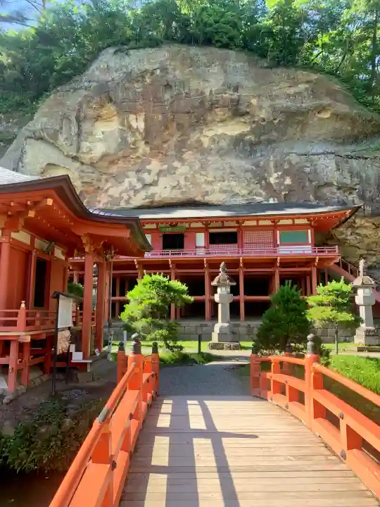 達谷窟毘沙門堂の{uncategorized: "未分類", other: "その他", undefined: "問題あり", building: "その他建物", grave: "お墓", sacred_gate: "鳥居", guardian: "狛犬", statue: "像", buddha: "仏像", history: "歴史", nature: "自然", garden: "庭園", animal: "動物", pagoda: "塔", temizu: "手水舎", mountain_gate: "山門・神門", sanctuary: "本殿・本堂", subordinate: "末社・摂社", art: "芸術", scenery: "景色", jizo: "地蔵", ema: "絵馬", goshuin: "御朱印", omikuji: "おみくじ", items: "授与品その他", amulet: "お守り", goshuincho: "御朱印帳", eats: "食事", festival: "お祭り", votive_dance: "神楽", shichigosan: "七五三参", wedding: "結婚式", experience: "体験その他", initially: "初詣", around: "周辺", anti_infection: "感染症対策"}