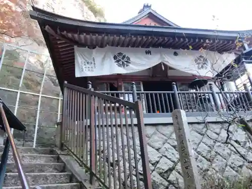 宝山寺の本殿