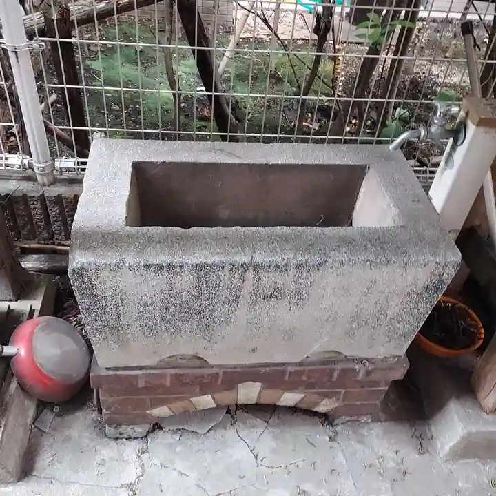 徳永稲荷大明神の手水舎