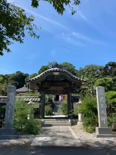 寺岡山元三大師の山門・神門