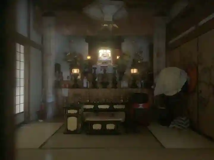 泉蔵院の本殿・本堂