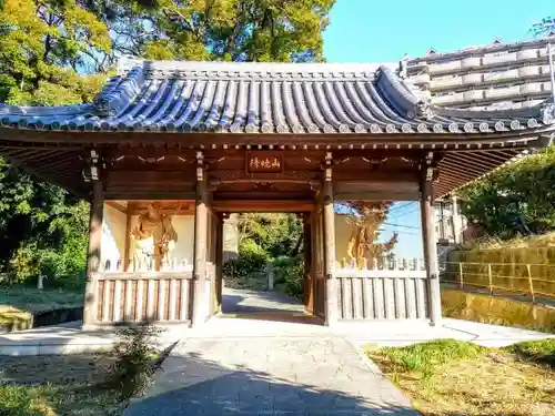 弥勒寺の山門