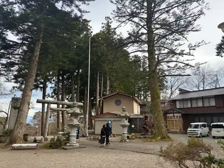 春日山神社の{uncategorized: "未分類", other: "その他", undefined: "問題あり", building: "その他建物", grave: "お墓", sacred_gate: "鳥居", guardian: "狛犬", statue: "像", buddha: "仏像", history: "歴史", nature: "自然", garden: "庭園", animal: "動物", pagoda: "塔", temizu: "手水舎", mountain_gate: "山門・神門", sanctuary: "本殿・本堂", subordinate: "末社・摂社", art: "芸術", scenery: "景色", jizo: "地蔵", ema: "絵馬", goshuin: "御朱印", omikuji: "おみくじ", items: "授与品その他", amulet: "お守り", goshuincho: "御朱印帳", eats: "食事", festival: "お祭り", votive_dance: "神楽", shichigosan: "七五三参", wedding: "結婚式", experience: "体験その他", initially: "初詣", around: "周辺", anti_infection: "感染症対策"}