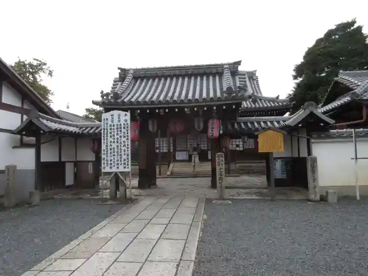 東向観音寺の山門・神門