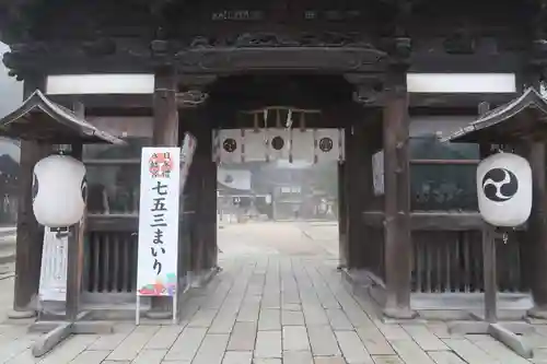 日牟禮八幡宮の山門・神門