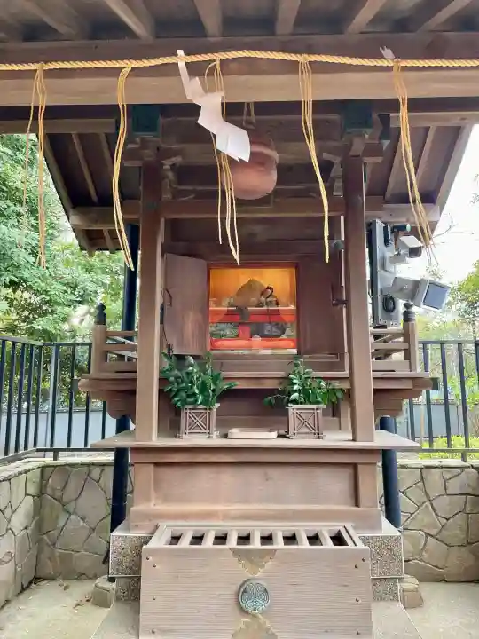 栄誉権現社の{uncategorized: "未分類", other: "その他", undefined: "問題あり", building: "その他建物", grave: "お墓", sacred_gate: "鳥居", guardian: "狛犬", statue: "像", buddha: "仏像", history: "歴史", nature: "自然", garden: "庭園", animal: "動物", pagoda: "塔", temizu: "手水舎", mountain_gate: "山門・神門", sanctuary: "本殿・本堂", subordinate: "末社・摂社", art: "芸術", scenery: "景色", jizo: "地蔵", ema: "絵馬", goshuin: "御朱印", omikuji: "おみくじ", items: "授与品その他", amulet: "お守り", goshuincho: "御朱印帳", eats: "食事", festival: "お祭り", votive_dance: "神楽", shichigosan: "七五三参", wedding: "結婚式", experience: "体験その他", initially: "初詣", around: "周辺", anti_infection: "感染症対策"}