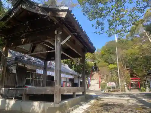 産土神社の{uncategorized: "未分類", other: "その他", undefined: "問題あり", building: "その他建物", grave: "お墓", sacred_gate: "鳥居", guardian: "狛犬", statue: "像", buddha: "仏像", history: "歴史", nature: "自然", garden: "庭園", animal: "動物", pagoda: "塔", temizu: "手水舎", mountain_gate: "山門・神門", sanctuary: "本殿・本堂", subordinate: "末社・摂社", art: "芸術", scenery: "景色", jizo: "地蔵", ema: "絵馬", goshuin: "御朱印", omikuji: "おみくじ", items: "授与品その他", amulet: "お守り", goshuincho: "御朱印帳", eats: "食事", festival: "お祭り", votive_dance: "神楽", shichigosan: "七五三参", wedding: "結婚式", experience: "体験その他", initially: "初詣", around: "周辺", anti_infection: "感染症対策"}