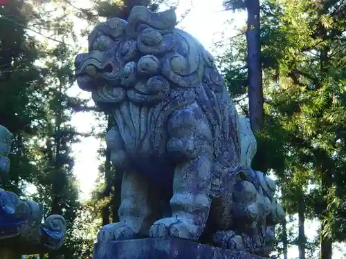 伊波乃西神社の狛犬