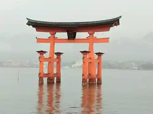 厳島神社の鳥居