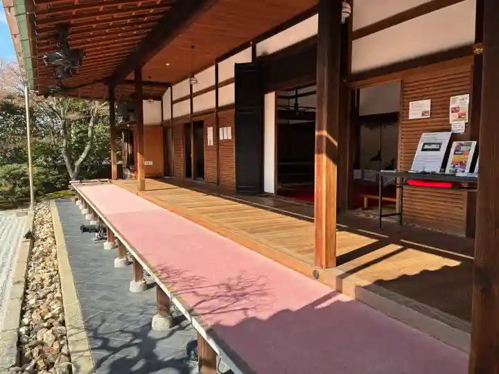 圓徳院の{uncategorized: "未分類", other: "その他", undefined: "問題あり", building: "その他建物", grave: "お墓", sacred_gate: "鳥居", guardian: "狛犬", statue: "像", buddha: "仏像", history: "歴史", nature: "自然", garden: "庭園", animal: "動物", pagoda: "塔", temizu: "手水舎", mountain_gate: "山門・神門", sanctuary: "本殿・本堂", subordinate: "末社・摂社", art: "芸術", scenery: "景色", jizo: "地蔵", ema: "絵馬", goshuin: "御朱印", omikuji: "おみくじ", items: "授与品その他", amulet: "お守り", goshuincho: "御朱印帳", eats: "食事", festival: "お祭り", votive_dance: "神楽", shichigosan: "七五三参", wedding: "結婚式", experience: "体験その他", initially: "初詣", around: "周辺", anti_infection: "感染症対策"}