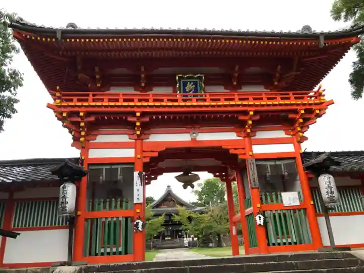 新日吉神宮の山門・神門